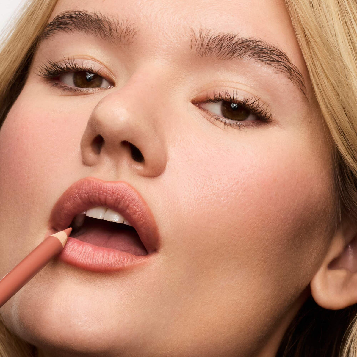 softline-lip-liner-latte-v3 SoftlineLipLiner_Latte_8.jpg