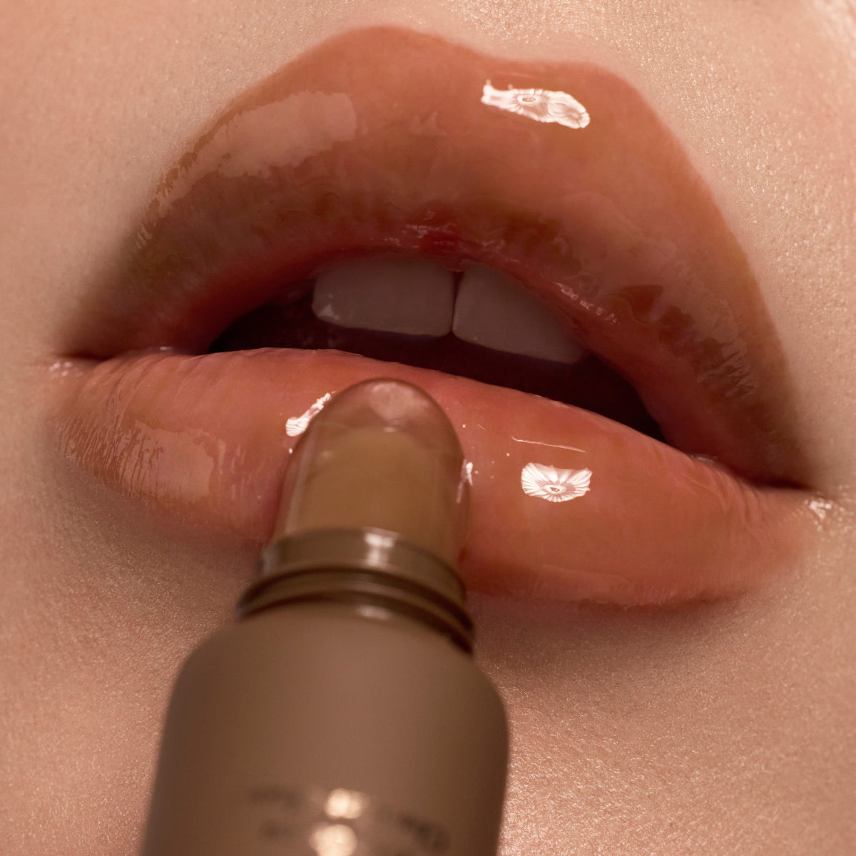 lip-butter-balm-hot-cocoa-e9 LBB-Hot-Cocoa-2025-Lip.jpg